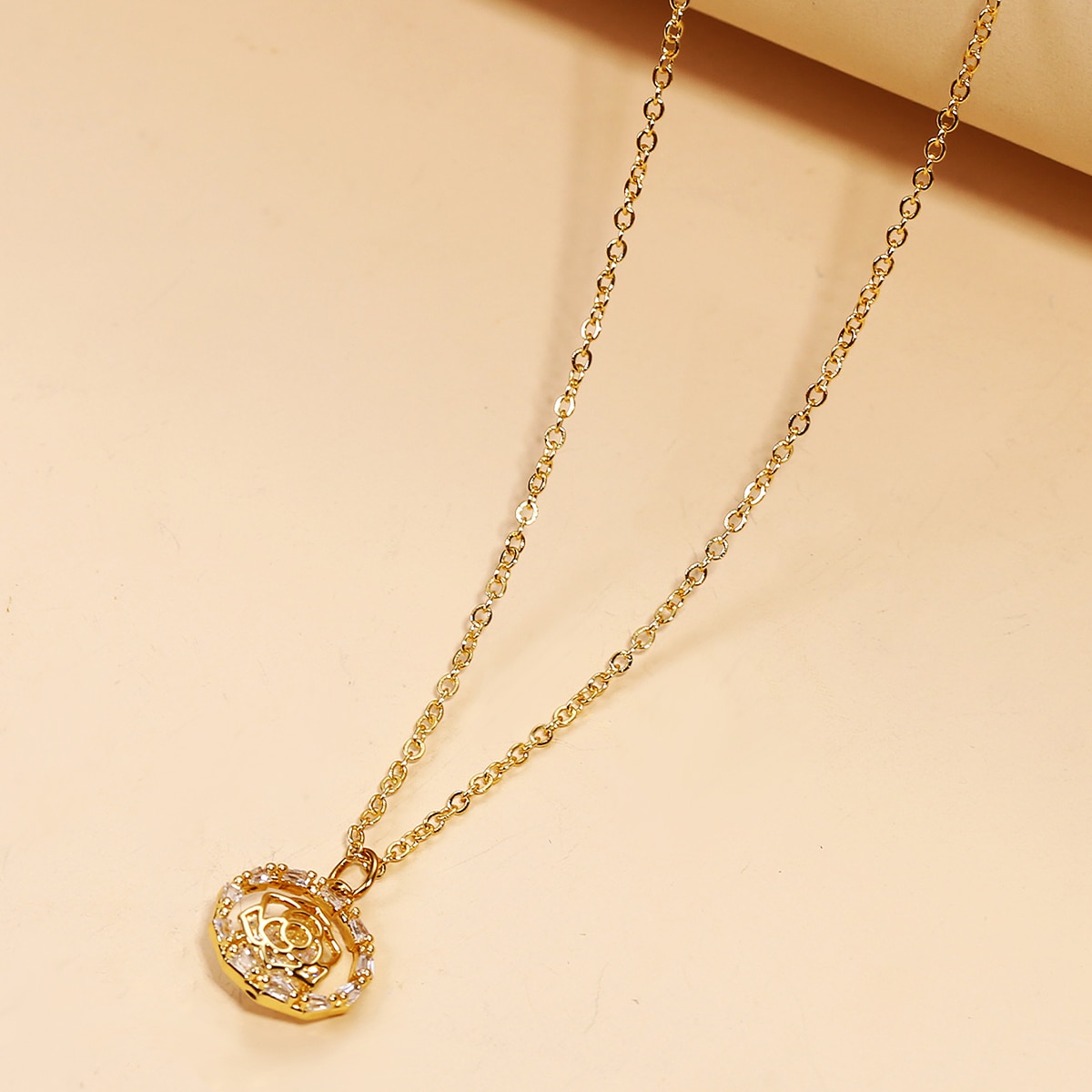 Classic Hollow Out Rose Flower Pendants Necklaces Zircon Inlaid Gold Color Metal Necklace Fashion Jewelry For Women Wedding Gift