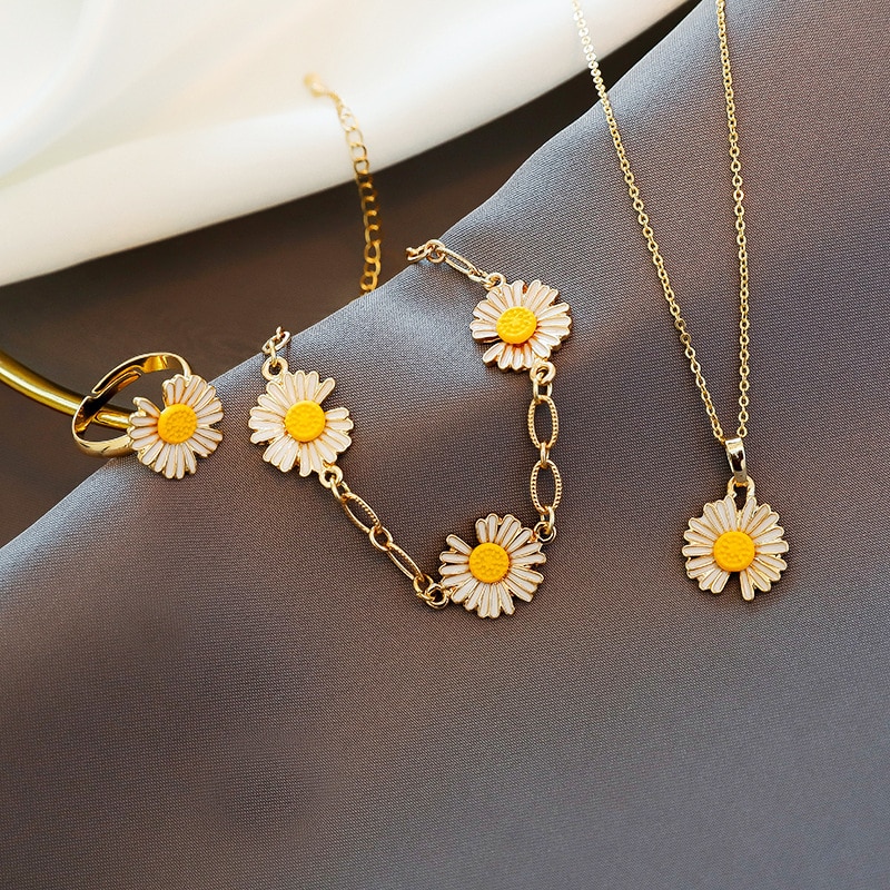 Fashion Sweet White Daisy Bracelets Necklace Personality Pearl Metal Minimalist Chrysanthemum Bracelet for Women Jewelry Gift